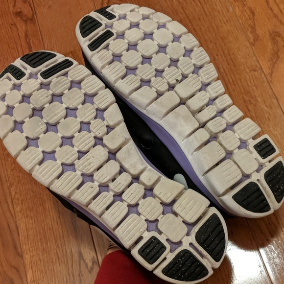 Purple and black nike free run 2 shoes - Picture 7 of 8